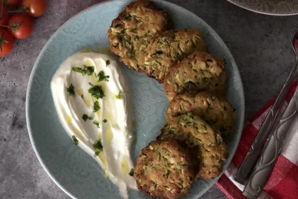Kızartmadan Kaçınanlara: Fırında Kabak Mücver