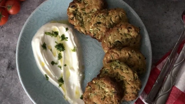 Kızartmadan Kaçınanlara: Fırında Kabak Mücver