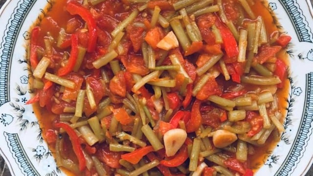 Görünümü Enfes: Zeytinyağlı Semizotu Sapı