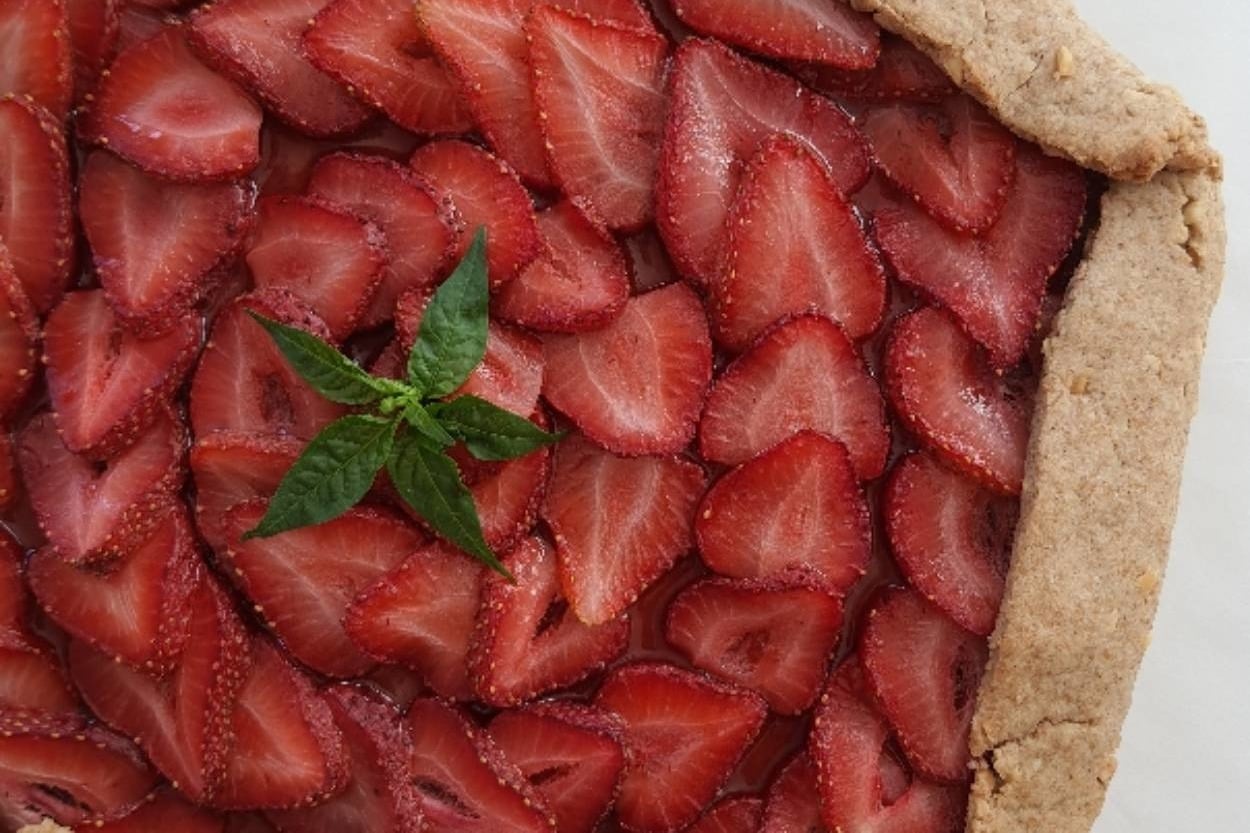 Mayıs Ayı Bitmeden: Çilekli Fındıklı Galette