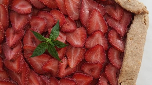 Mayıs Ayı Bitmeden: Çilekli Fındıklı Galette