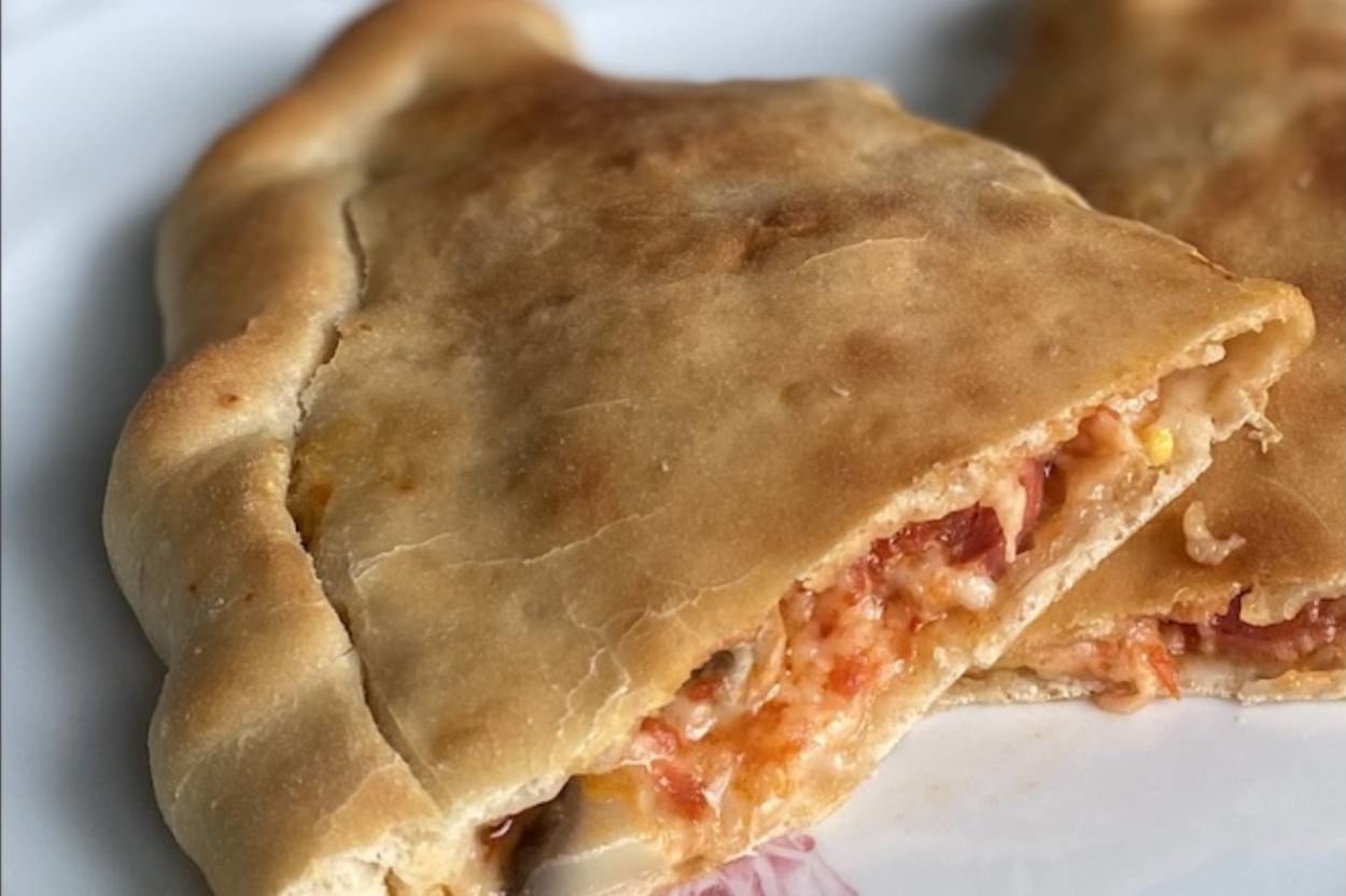 En Leziz: Calzone Pizza