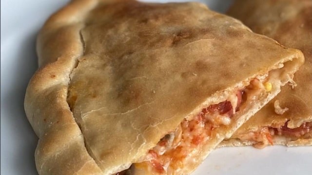 En Leziz: Calzone Pizza