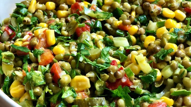 Klasiklerden Sıkılanlara: Maş Fasulyeli Salata