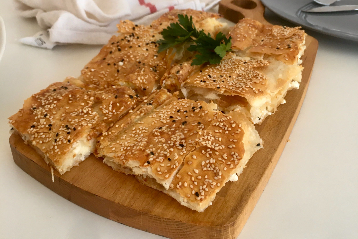 Su Böreği Tadında: Maden Sulu Peynirli Börek