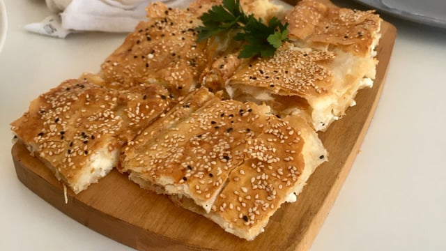 Su Böreği Tadında: Maden Sulu Peynirli Börek