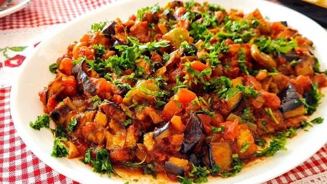 Yaz Sofralarına Yakışır: Şakşuka