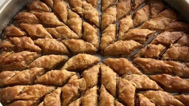 Şerbeti Kıvamında: Cevizli Ev Baklavası