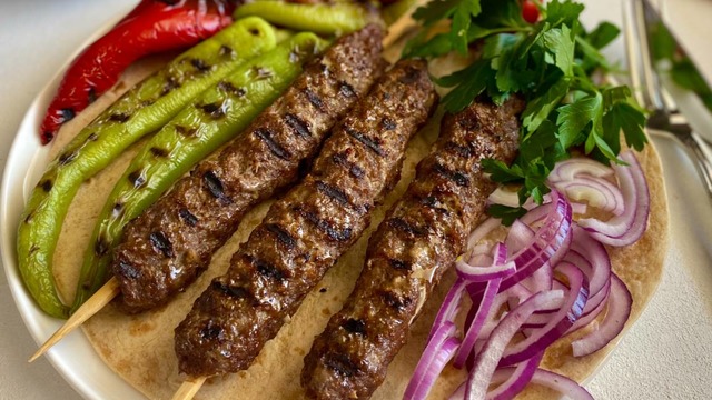 Tavada Pişiyor: Şiş Kebap
