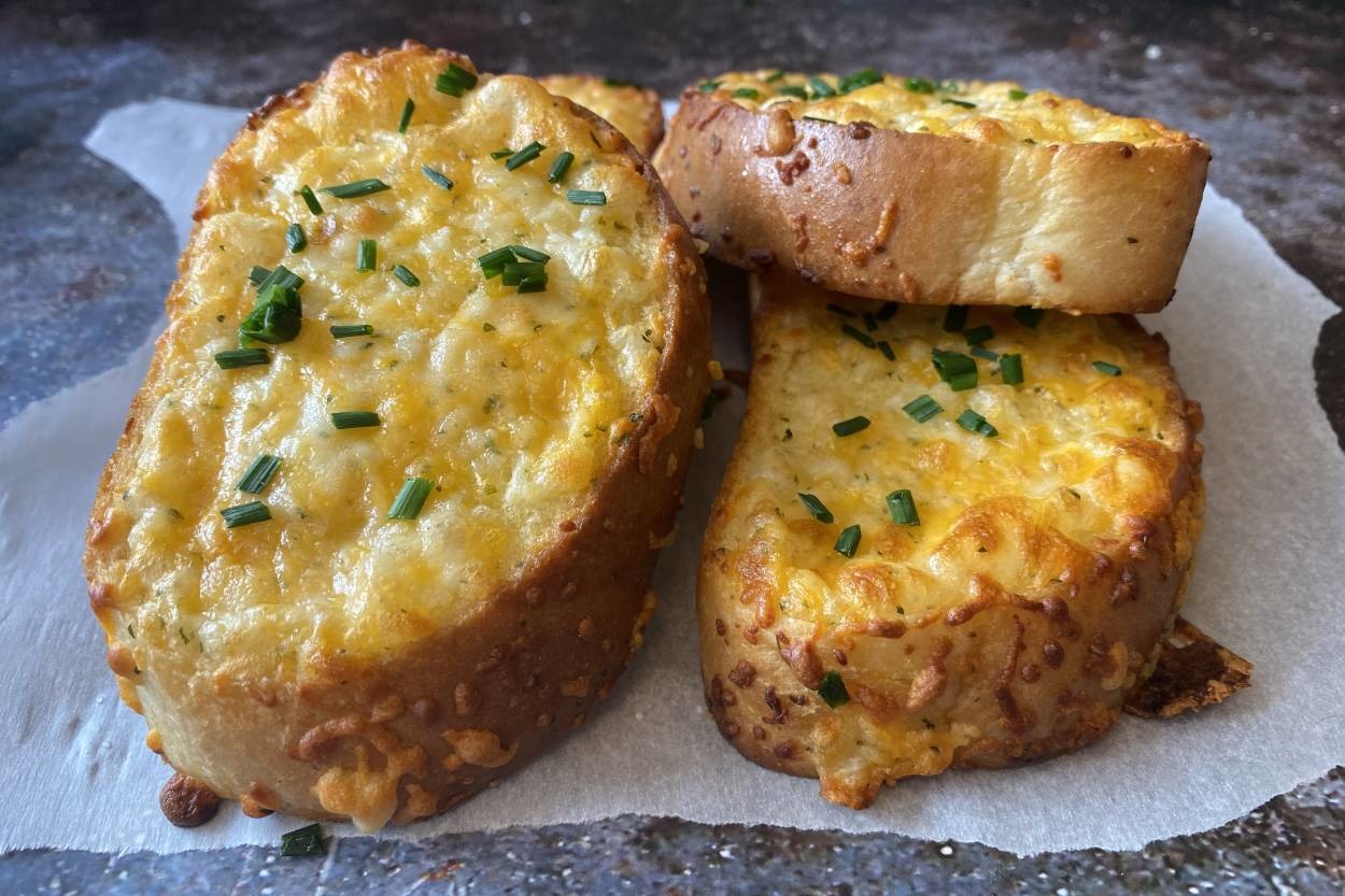 Sabah Kahvaltılarına: Sarımsaklı Texas Tost