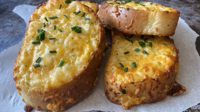 Sabah Kahvaltılarına: Sarımsaklı Texas Tost