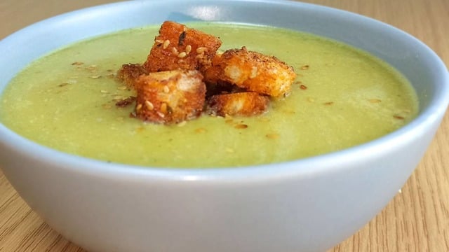 İştahlar Kabaracak: Krutonlu Mercimek Çorbası