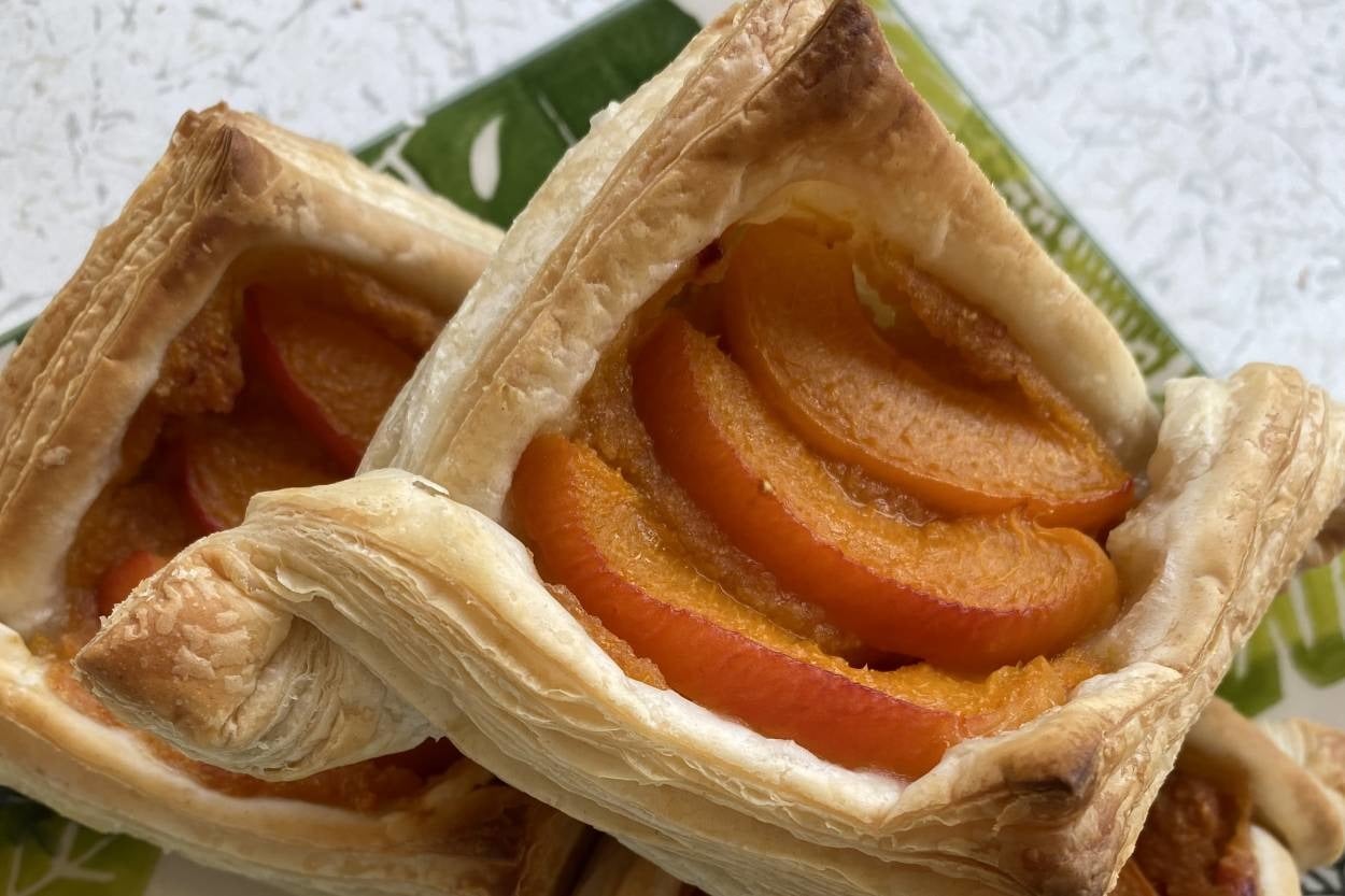 Şık Görünümüyle: Milföyden Meyveli Tart