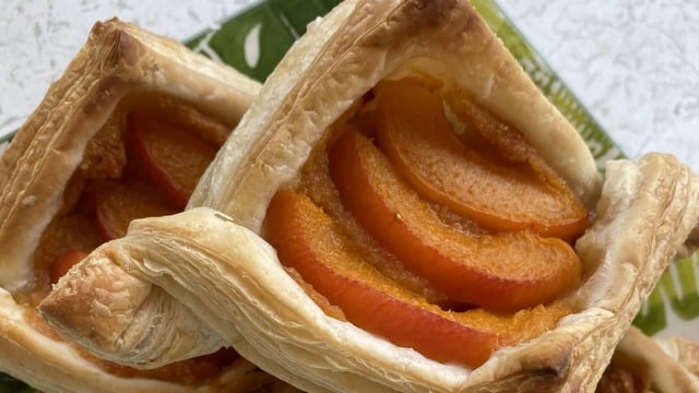 Şık Görünümüyle: Milföyden Meyveli Tart