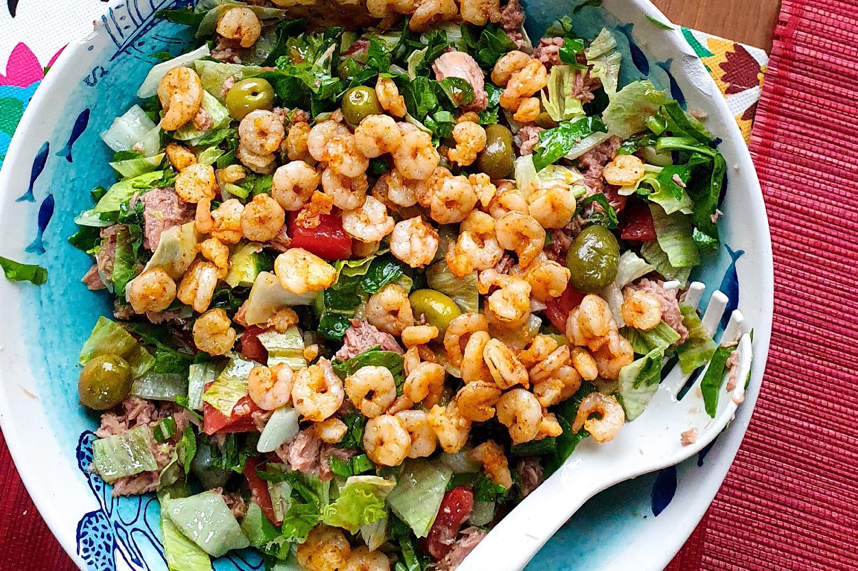 Omega Patlaması: Balıklı Doyurucu Salata