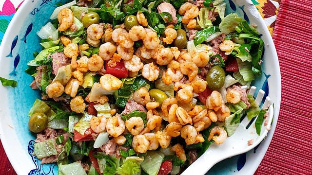 Omega Patlaması: Balıklı Doyurucu Salata