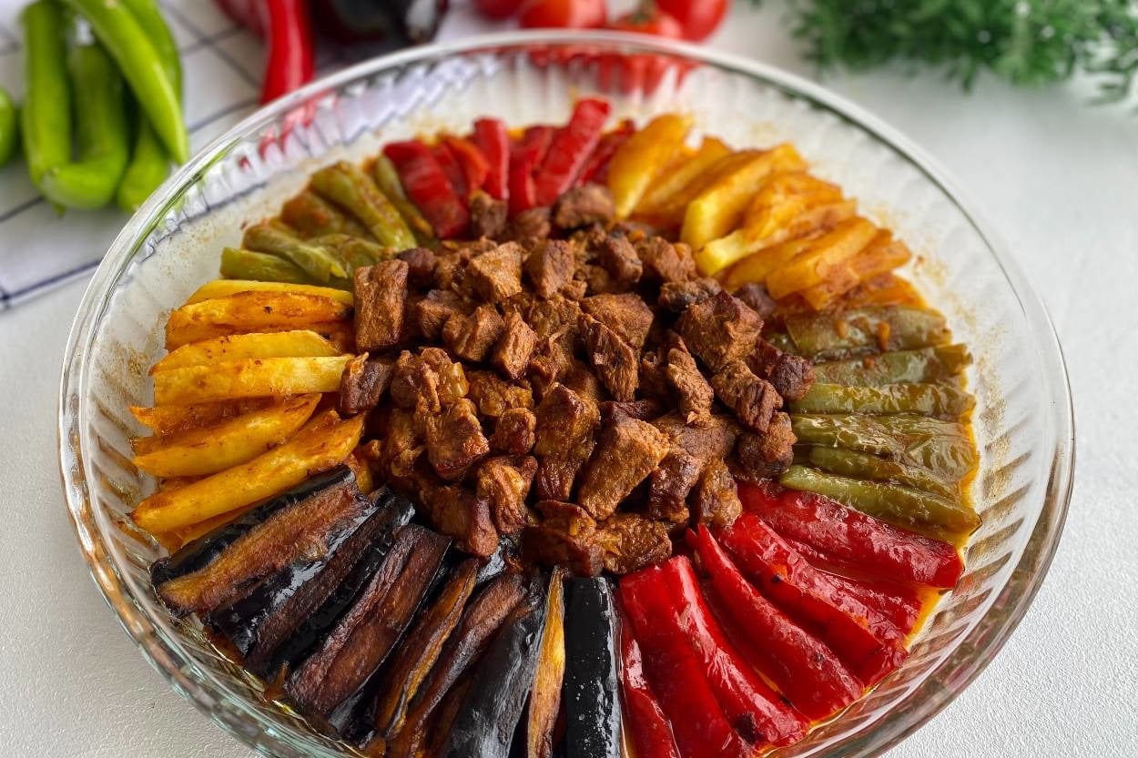 Ocakta Başlar, Fırında Biter: Karışık Kızartma Kebabı
