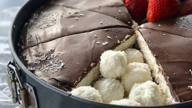 Özel Günlere Çabucak Hazır: Hindistan Cevizli Yaş Pasta