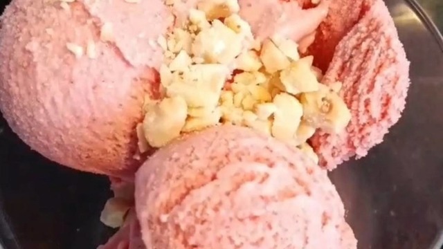 Ev Yapımı: Şekersiz Çilekli Dondurma