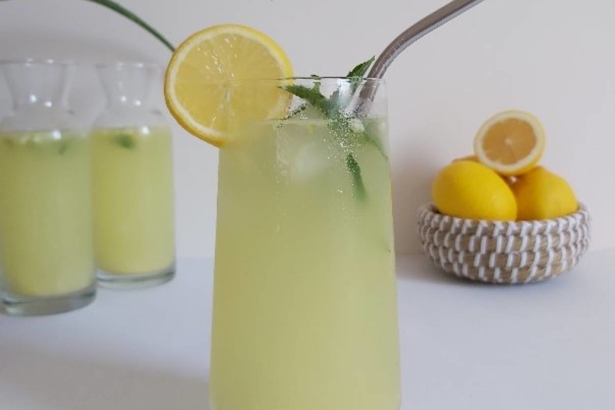 Sıcak Yaz Günlerine: Ev Yapımı Taze Limonata