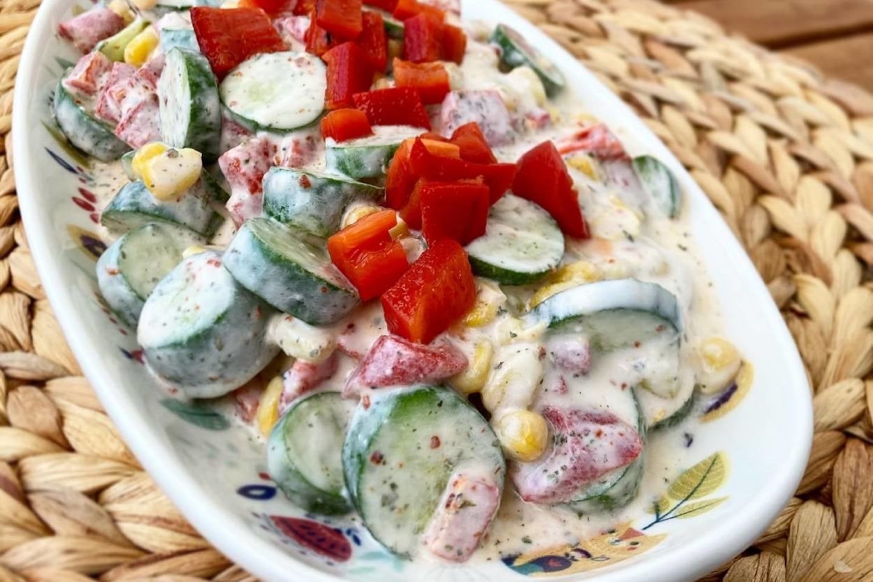 Yaz Akşamlarına: Yoğurtlu Soğuk Salata