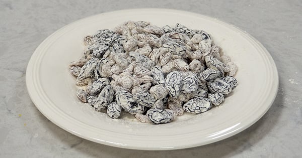 uzumlu-cevizli-anne-keki