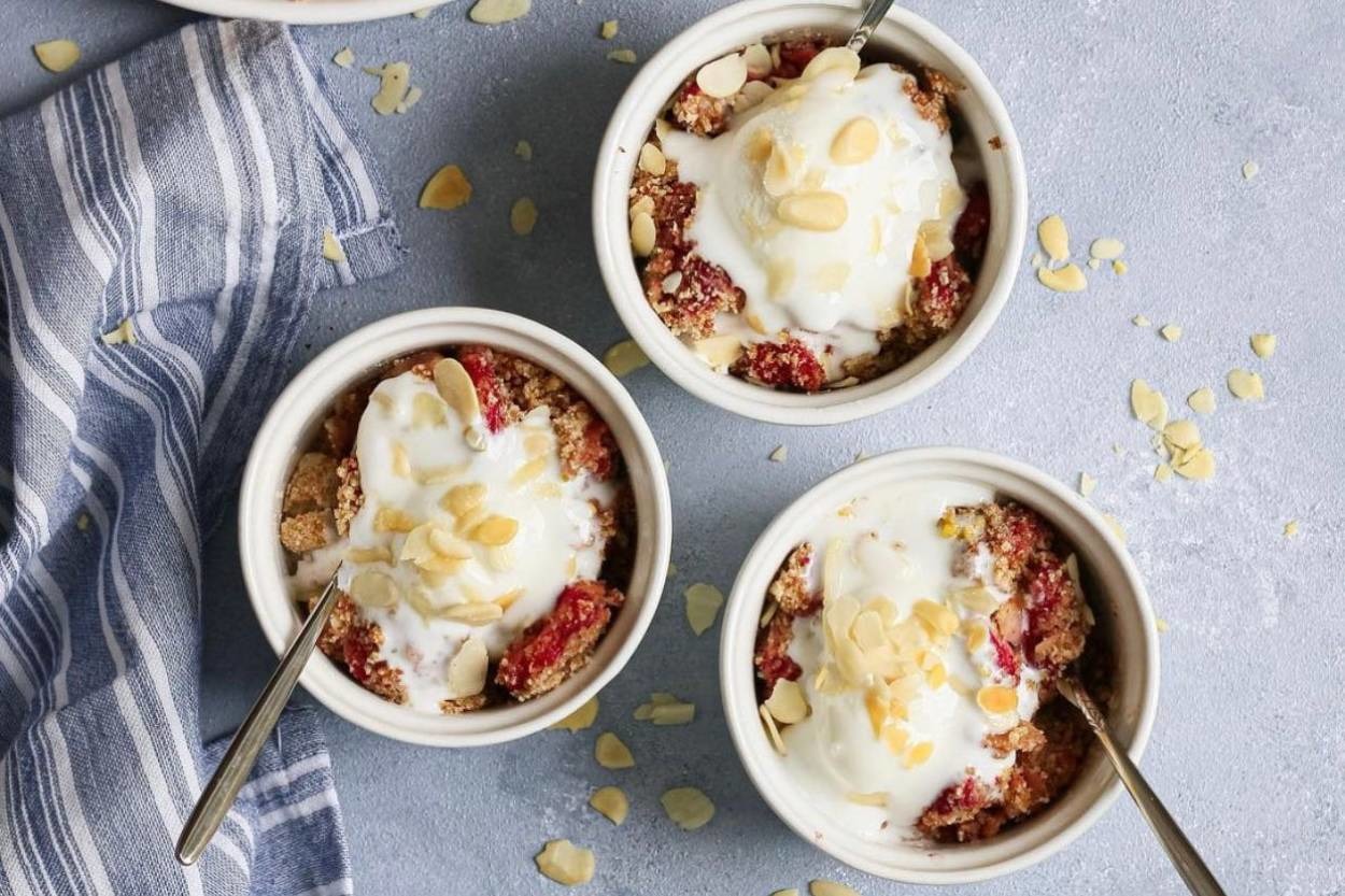 Tadına İnanamayacağınız: Şekersiz Çilekli Crumble