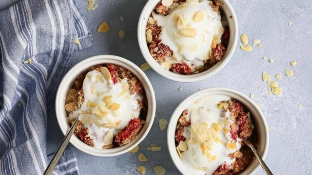 Tadına İnanamayacağınız: Şekersiz Çilekli Crumble