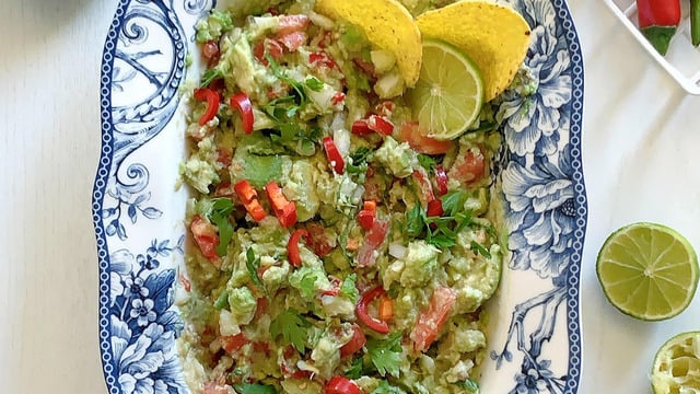 Gönüllerin Favorisi: Pratik Guacamole