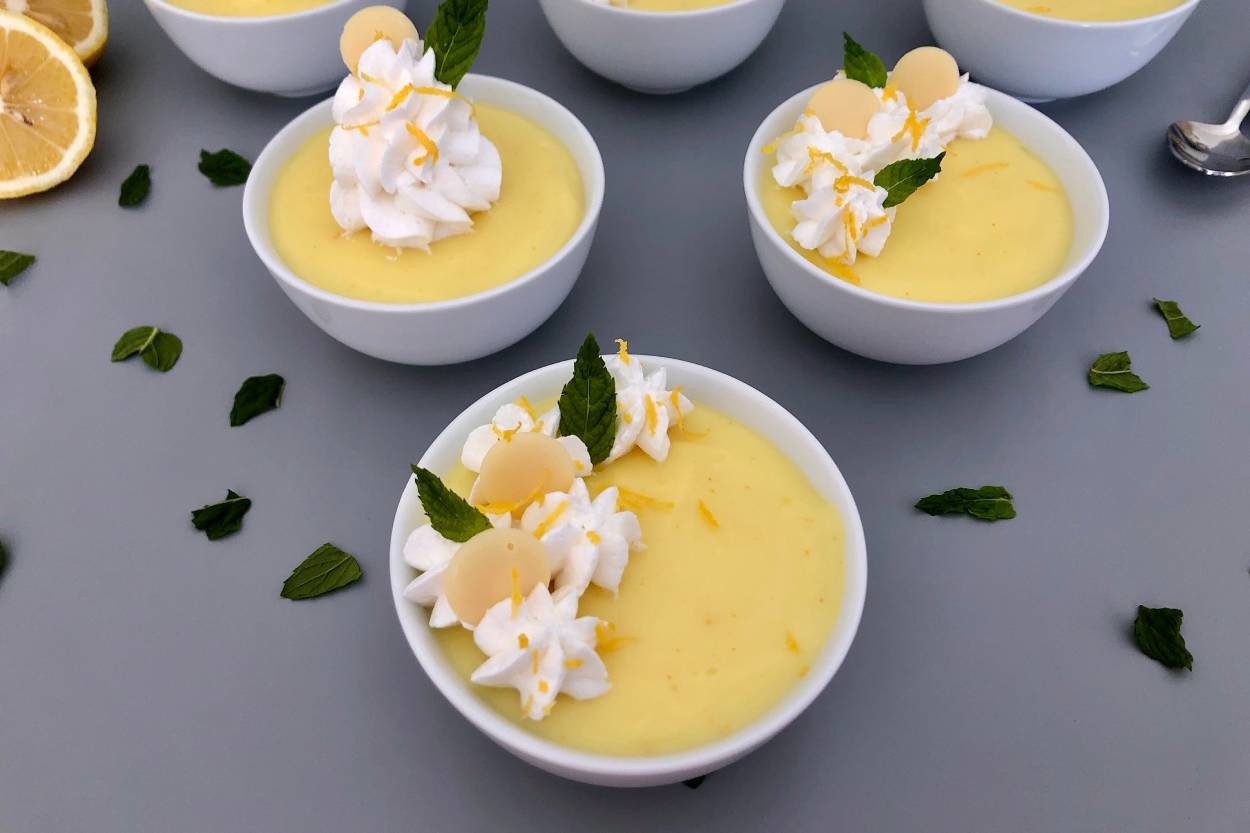 Enfes Aromasıyla: Beyaz Çikolatalı Limonlu Muhallebi