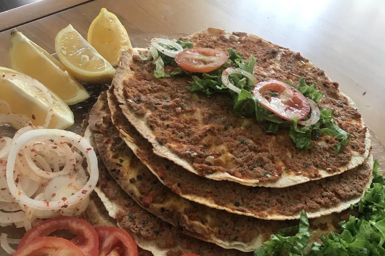 Hamur Açma Derdi Yok: Lavaş Lahmacun