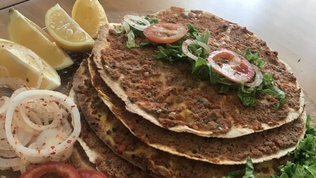 Hamur Açma Derdi Yok: Lavaş Lahmacun