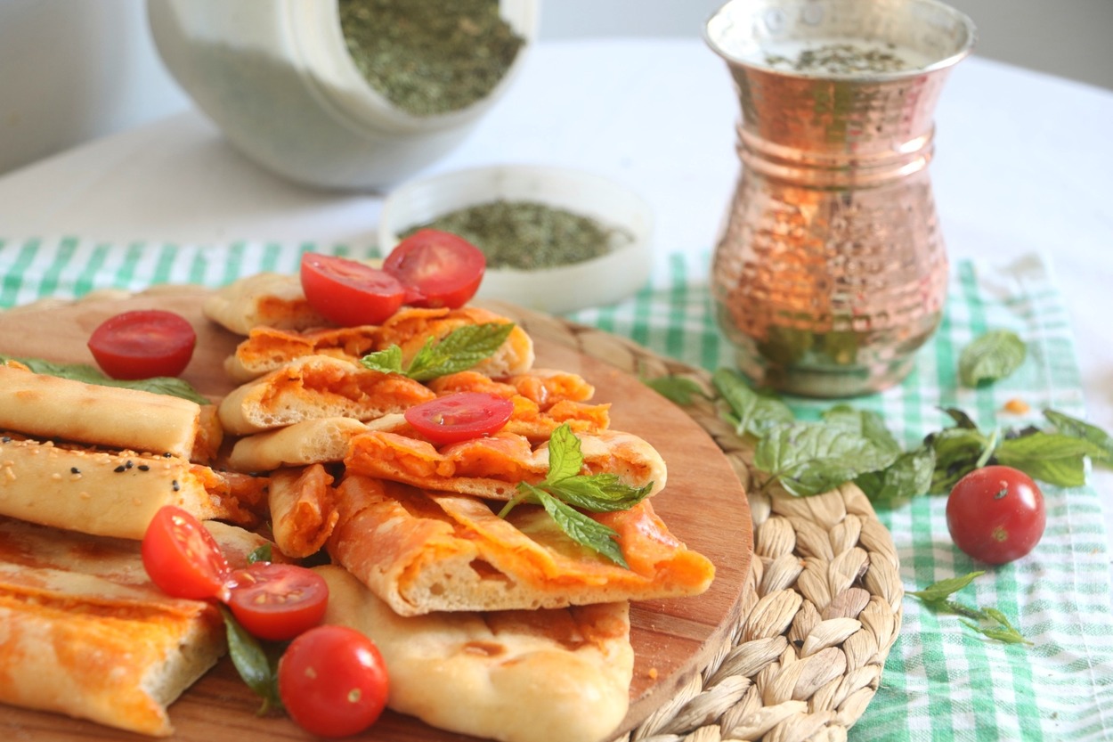 Yumuşak ve İnce Hamuruyla: Patatesli Kır Pidesi