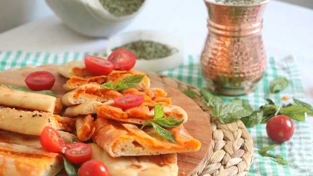 Yumuşak ve İnce Hamuruyla: Patatesli Kır Pidesi