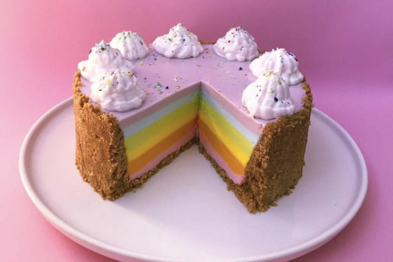 Rengarenk Görünümüyle: Gökkuşağı Cheesecake