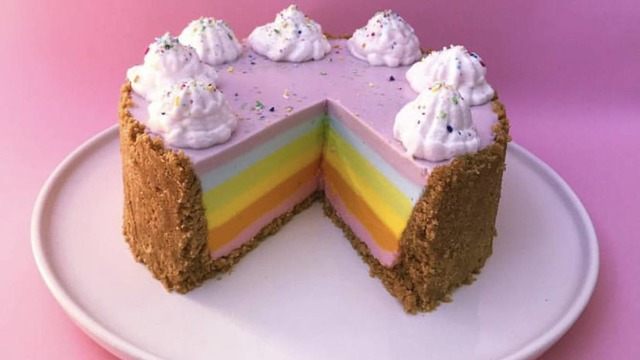 Rengarenk Görünümüyle: Gökkuşağı Cheesecake