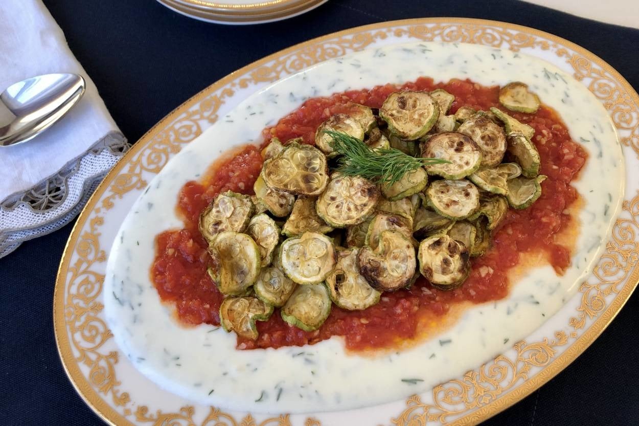 Yaz Sofralarınıza: Fırınlanmış Kabak Salatası