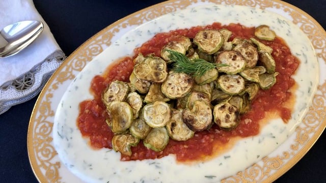 Yaz Sofralarınıza: Fırınlanmış Kabak Salatası