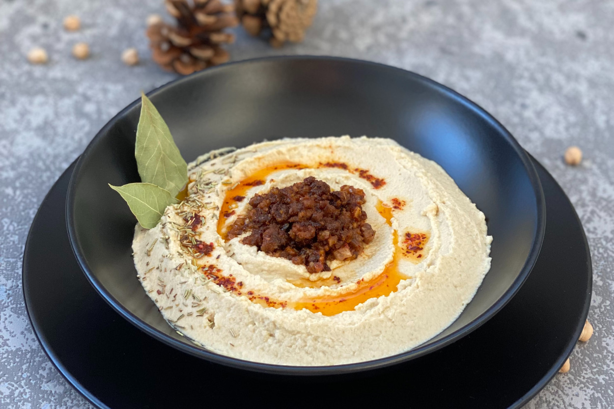 Pürüzsüz Dokusuyla: Zencefilli Kıymalı Humus