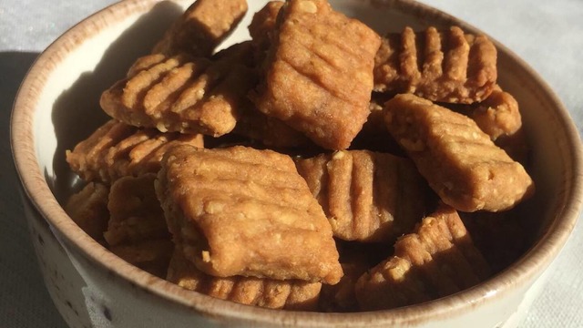 Pekmezle Hazırlanan: Bebe Bisküvisi