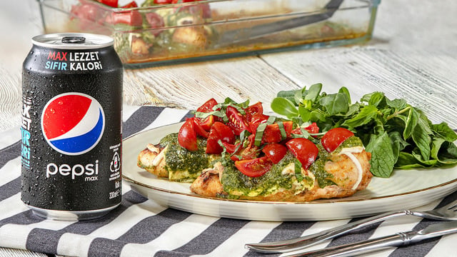 Hafif ve Leziz: Fırında Pesto Soslu Tavuk