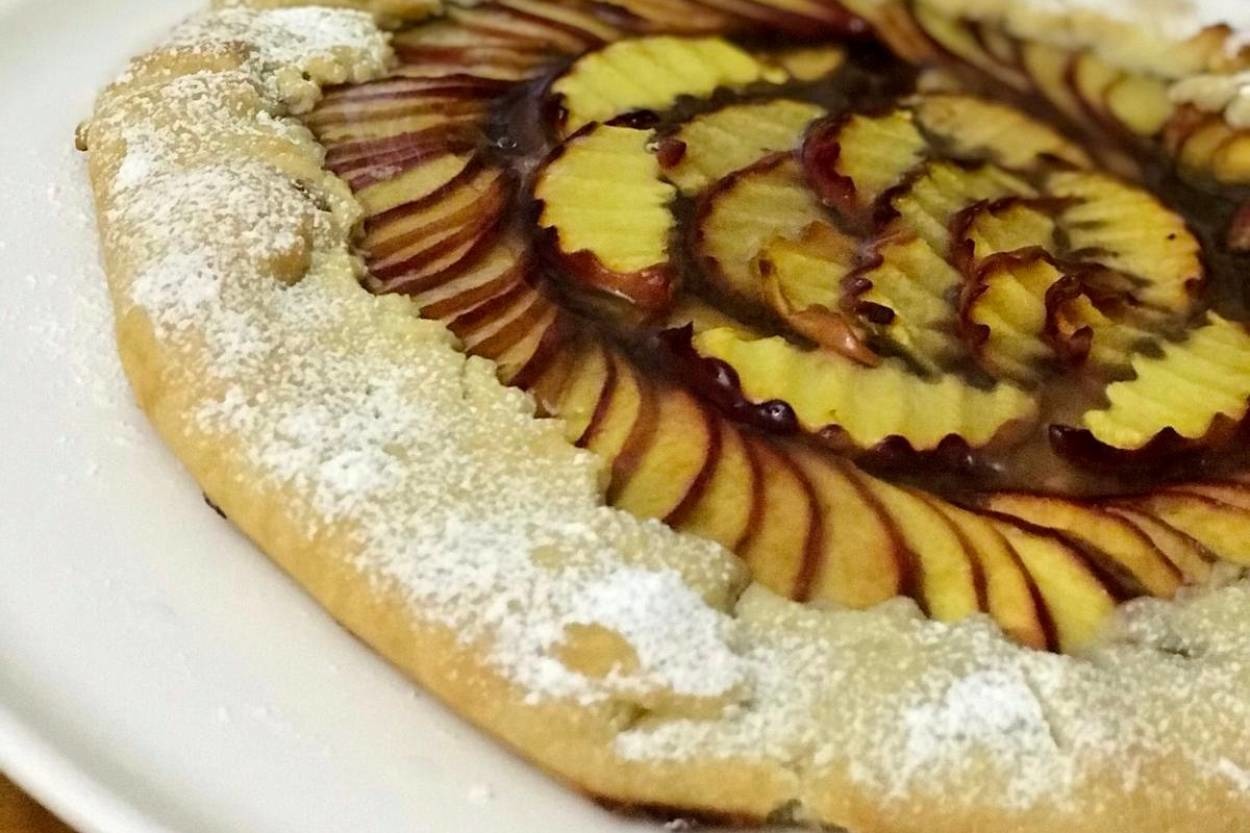 Kıyır Kıyır Dokusuyla: Şeftalili Galette