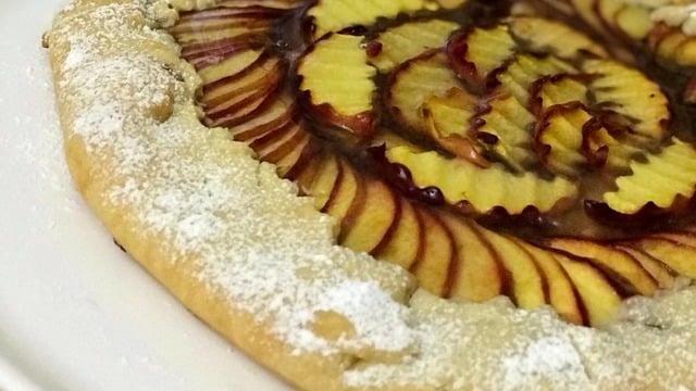 Kıyır Kıyır Dokusuyla: Şeftalili Galette