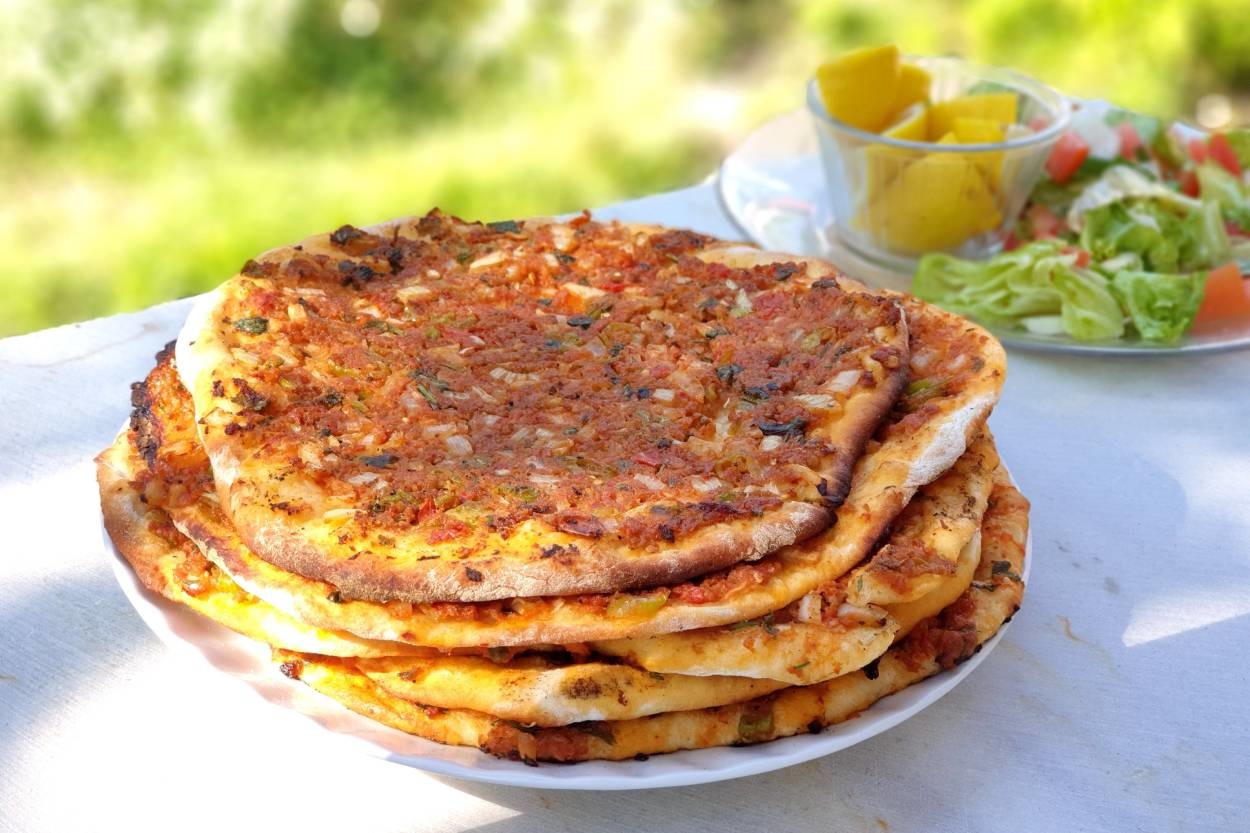Mutlaka Deneyin: Ev Yapımı Lahmacun