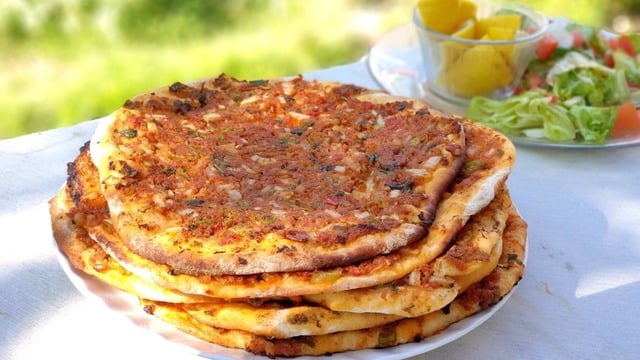 Mutlaka Deneyin: Ev Yapımı Lahmacun