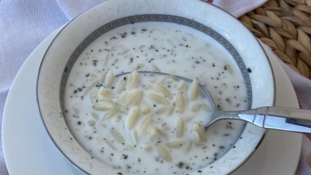 İçinizi Serinleten: Şehriyeli Yaz Çorbası