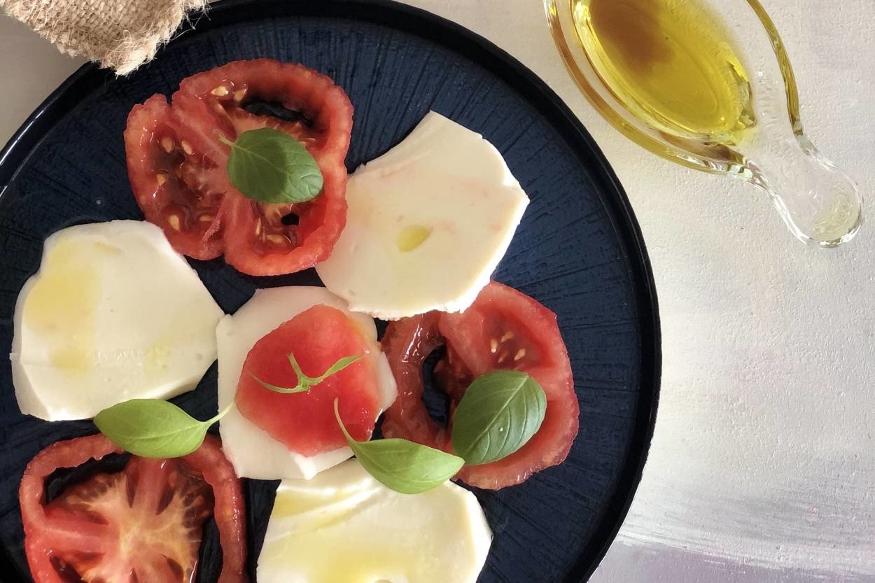 İtalya'dan Soframıza: Caprese Salata