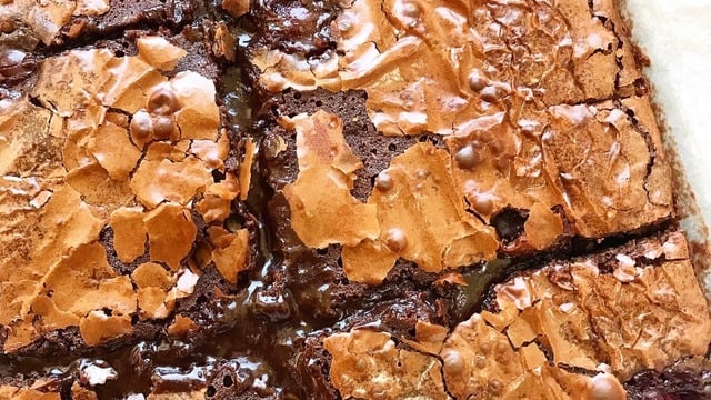 Mutluluk Sebebi: Beyaz Çikolatalı Vişneli Brownie