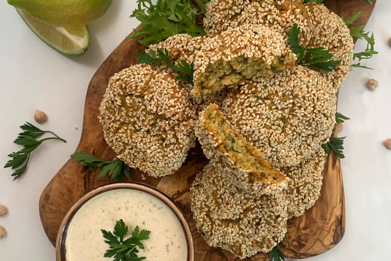 Tahinli Sos Eşliğinde: Fırında Falafel