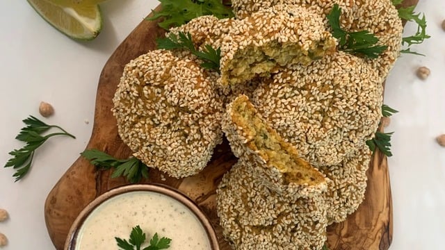 Tahinli Sos Eşliğinde: Fırında Falafel